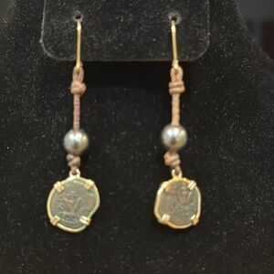 14kt Tahitian pearl earrings with Tahitian pearl Wendy Mignot